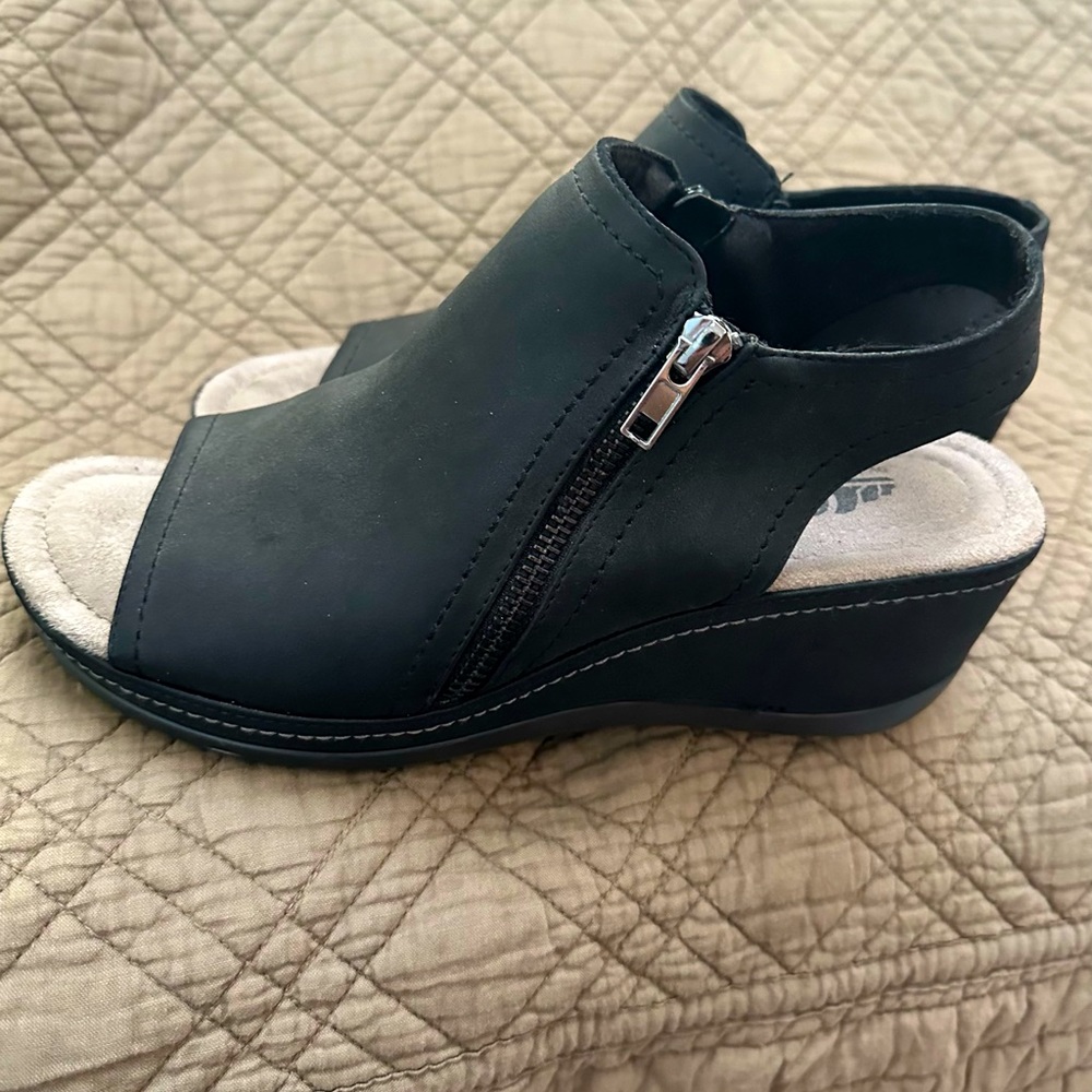 White Mountain Cliff Wedge Sandals